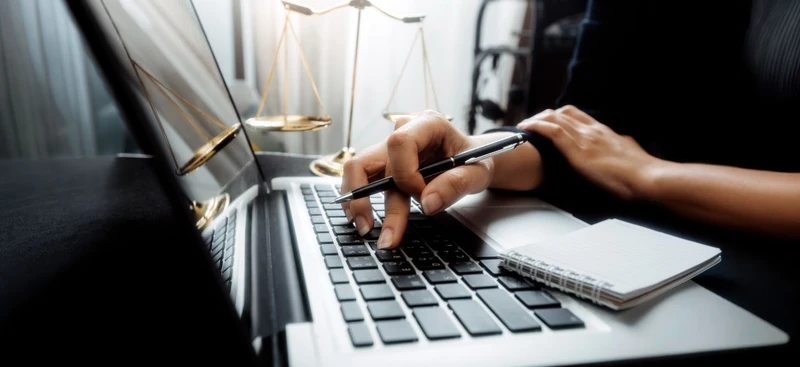 DERECHO, PENSAMIENTO Y SOCIEDAD