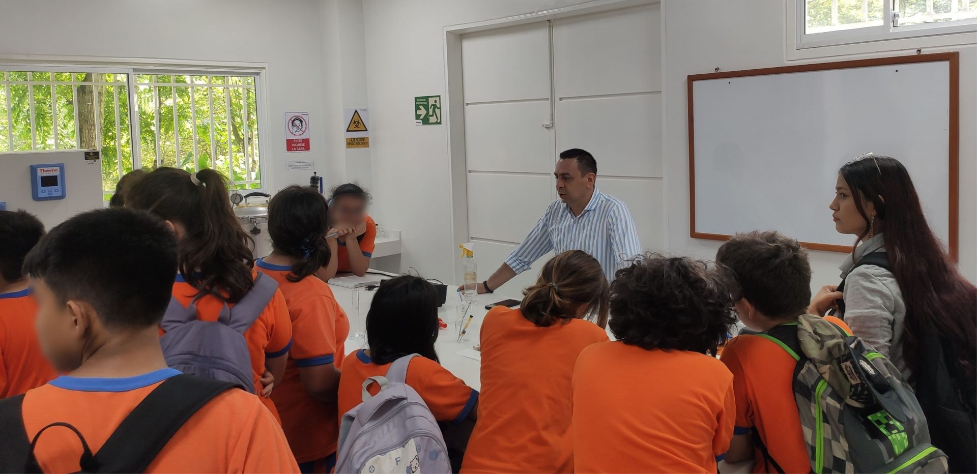 Este tipo de experiencias pedagógicas promueve el acercamiento temprano de niños y jóvenes a los ecosistemas de ciencia, tecnología e innovación