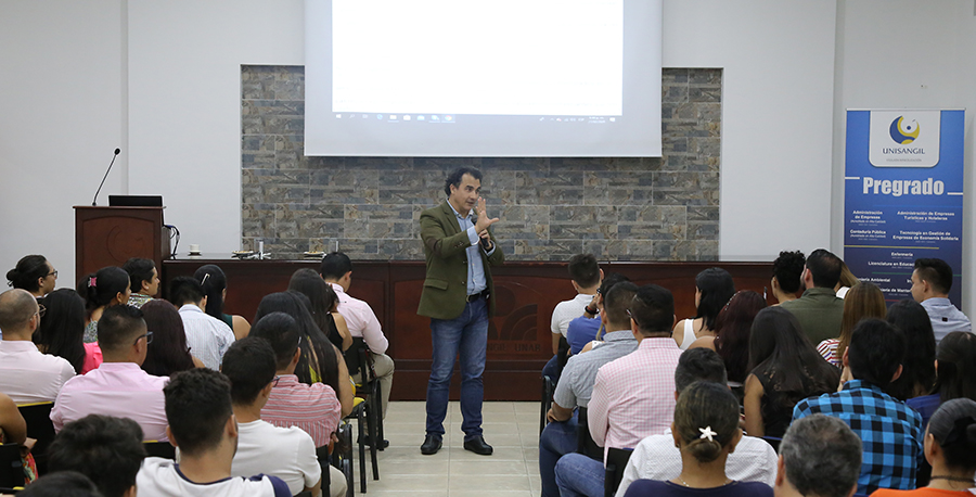 Masiva participación en conferencia sobre proceso de insolvencia de personas naturales