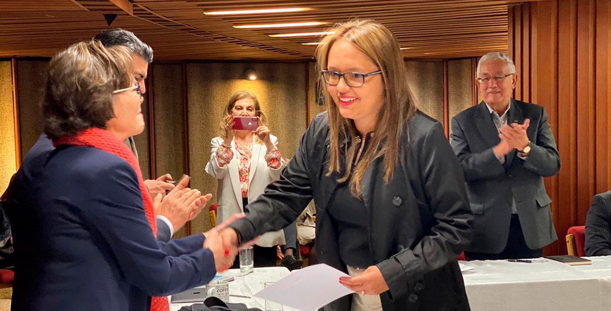 Egresada destacada, Diana Carolina Ferreira Herrera, obtuvo reconocimiento por su distinguida labor docente